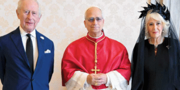 El Rey Carlos III y el Papa León XIV hacen historia, rezan juntos en el Vaticano