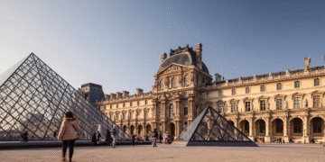El Louvre reabre sus puertas tres días después del espectacular robo