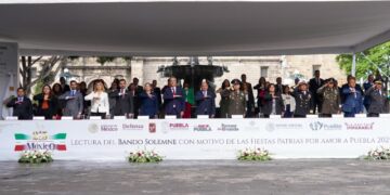 Coloca Pepe Chedraui Bando Solemne de las Fiestas Patrias 2025 en el Palacio Municipal