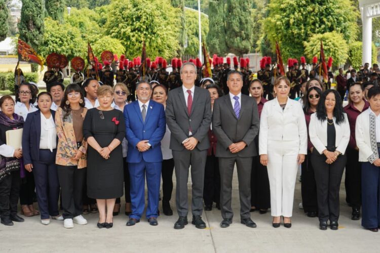 Encabeza Pepe Chedraui entrega de banderas en escuelas, juntas auxiliares e inspectorías
