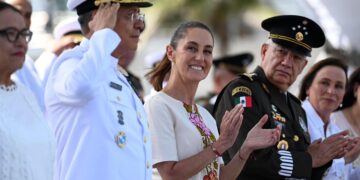 Claudia Sheinbaum destaca que la soberanía se defiende día a día en el 204 aniversario de la Armada de México