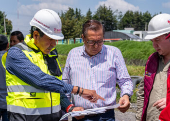 Recorre Ricardo Moreno casa por casa la Constitución Totoltepec y brinda apoyo a los damnificados