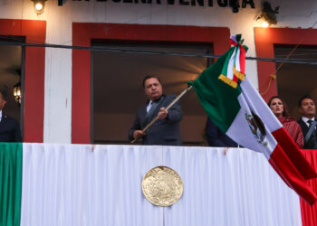 Encabeza Ricardo Moreno ceremonia del Grito de Independencia en La Maquinita y San Buenaventura