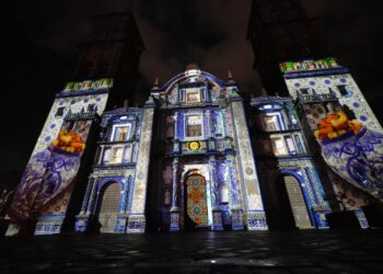 Inaugura Pepe Chedraui proyecciones del videomapping «Septiembre Brilla» en la fachada de Catedral