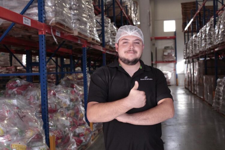 Distribuye Don Cacahuato alimentos a cada rincón del país