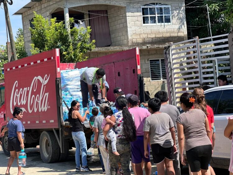 Industria Mexicana de Coca-Cola apoya la recuperación tras la tormenta Raymond
