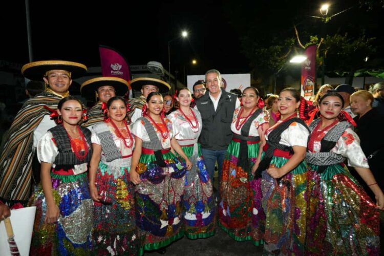 Puebla Brilla en San Jerónimo Caleras; Inaugura Pepe Chedraui modernización de 618 luminarias LED