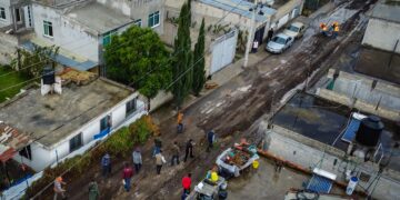 Empieza pavimentación con nueva tecnología en calle Bicentenario de Huichochitlán
