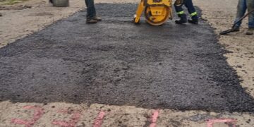 Trabajos de bacheo en delegaciones de Toluca permiten un tránsito más ágil