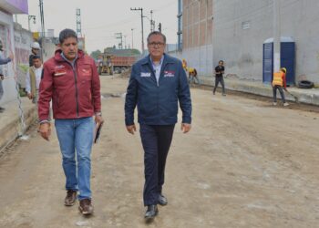 Supervisa Ricardo Moreno aplicación de concreto ecológico en avenidas de Toluca