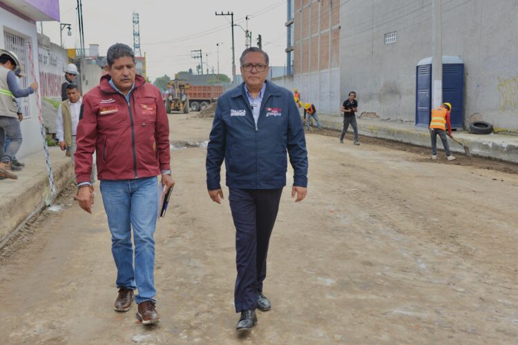 Supervisa Ricardo Moreno aplicación de concreto ecológico en avenidas de Toluca
