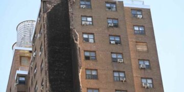 Se derrumba parcialmente un edificio en el Bronx, New York