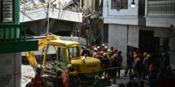 Tragedia en Indonesia: 91 personas podrían estar atrapadas en escuela derrumbada