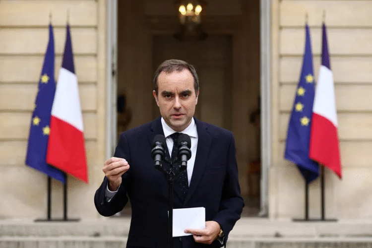 Renuncia primer ministro de Francia horas después de nombrar a su nuevo gabinete