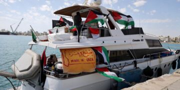 Israel intercepta el último barco de la Flotilla para Gaza e inicia deportaciones