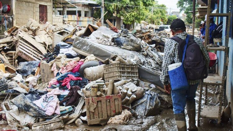 Se eleva a 76 cifra de muertes por lluvias en México