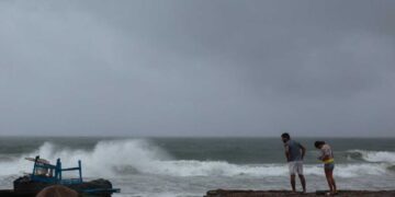 Priscilla mantiene alerta por lluvias torrenciales y oleaje elevado