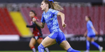 Tigres Femenil arrasa a Puebla y se afianza como líder del Apertura 2025