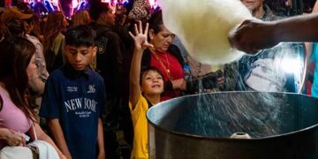 ‘Catrinas’ y ‘altares rodantes’ se apoderaron de la CDMX en Rodada por Día de Muertos