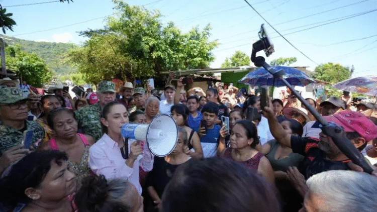 Visita Sheinbaum zona cero tras lluvias y anuncia censo y distribución de apoyos