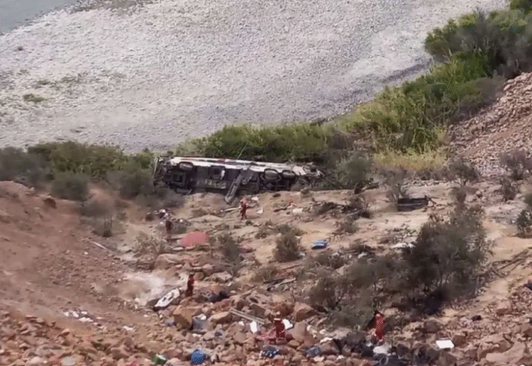 Accidente de autobús en Perú deja al menos 37 muertos y 24 heridos