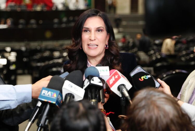 Por haber quedado sin materia, solicitaré oficialmente detener queja contra consejeros del INE por revocación de mandato: Kenia López Rabadán