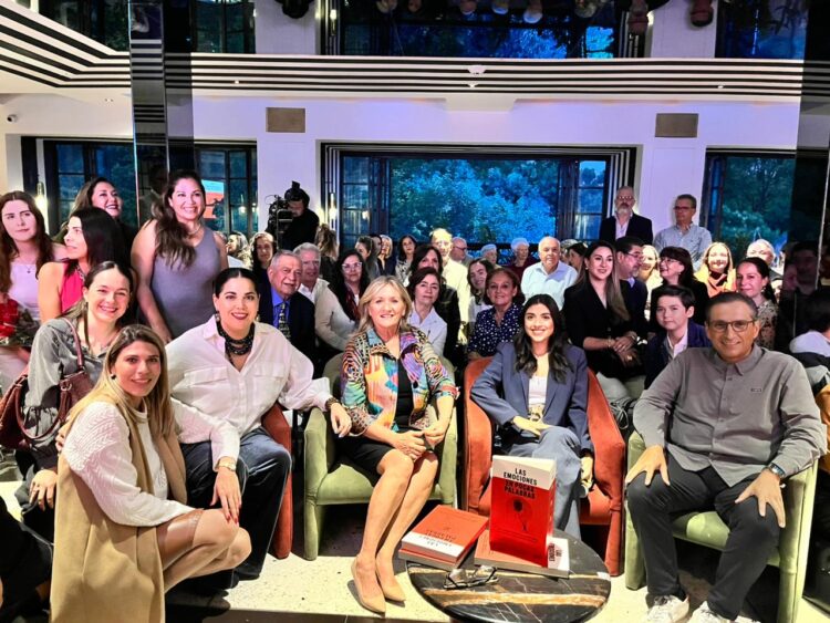 «Las Emociones en Pocas Palabras»: el libro que sana y dona para transformar vidas