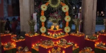 Sheinbaum presume ofrenda de Muertos en Palacio Nacional