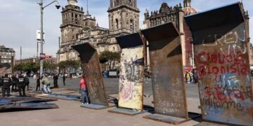 Vallas en Palacio Nacional son para proteger el recinto y evitar violencia: Sheinbaum