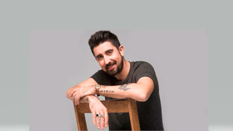 ALEX UBAGO VUELVE A MÉXICO PARA CELEBRAR LOS 25 AÑOS DE “¿QUÉ PIDES TÚ?” CON UNA GIRA CARGADA DE NOSTALGIA