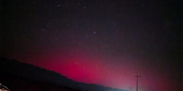 La aurora boreal sorprende con su brillo desde el norte del país