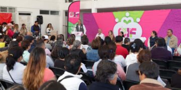 Entrega Pepe Chedraui apoyos alimentarios a familias de San Baltazar Campeche