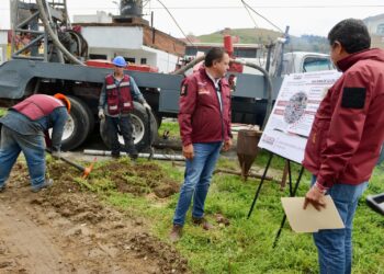 Supervisa alcalde Ricardo Moreno construcción de pozo profundo en La Maquinita