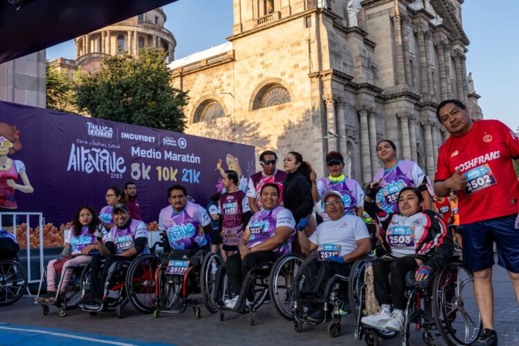 Participan más de 3 mil en el Medio Maratón Alfeñique 2025