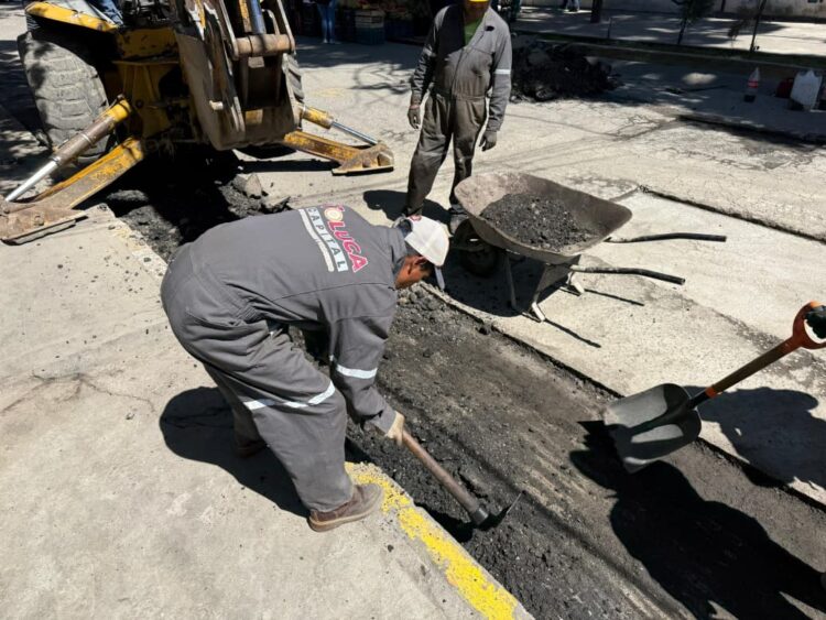 Continúa recuperación de calles con trabajos de bacheo en delegaciones de Toluca