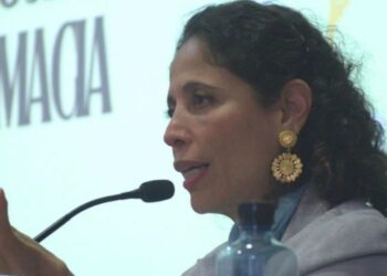 Ruptura diplomática: abandona Perú la encargada de la embajada de México, Karla Ornelas