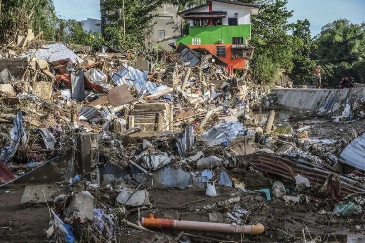 Más de medio centenar de muertos y de un millón de afectados por el tifón Kalmaegi en Filipinas