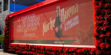 La CDMX florece con Noche Buena: un mural que da la bienvenida a la temporada