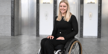 Michaela Benthaus hará historia: primera astronauta en silla de ruedas que viajará al espacio en misión de Blue Origin