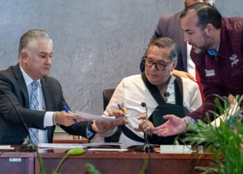 Consolida Ricardo Moreno justicia laboral con firma de convenio salarial 2025