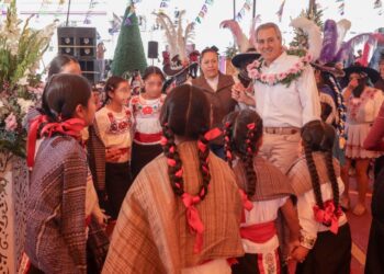 Asiste Pepe Chedraui a celebración del Día del Músico y Feria del Esquimole en Canoa
