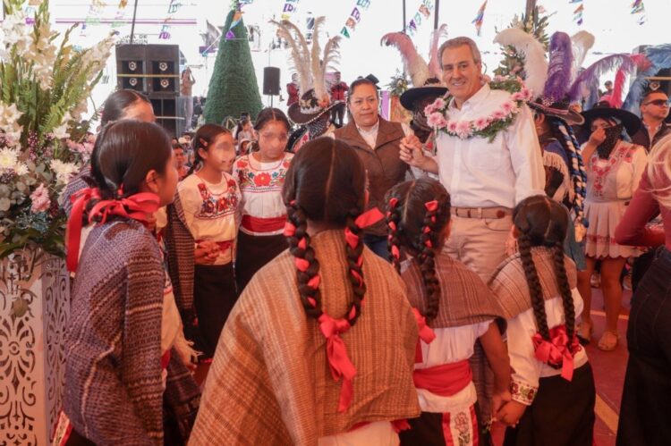Asiste Pepe Chedraui a celebración del Día del Músico y Feria del Esquimole en Canoa