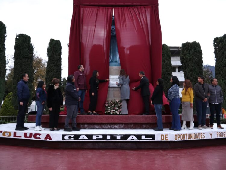 Sor Juana vuelve a casa, devela Gobierno de Toluca monumento de la décima musa