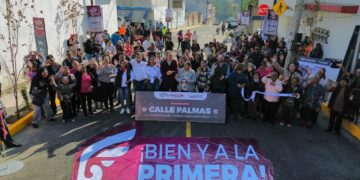 Entrega Pepe Chedraui trabajos de pavimentación en la colonia Santa Cruz Buenavista