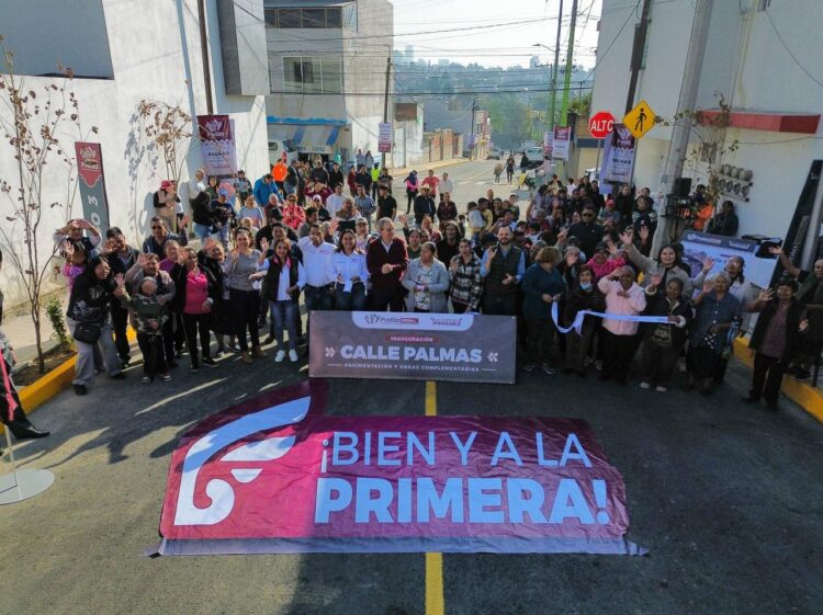 Entrega Pepe Chedraui trabajos de pavimentación en la colonia Santa Cruz Buenavista