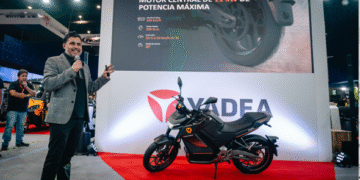 YADEA da a conocer su motocicleta eléctrica insignia Keeness en EXPO MOTO CDMX