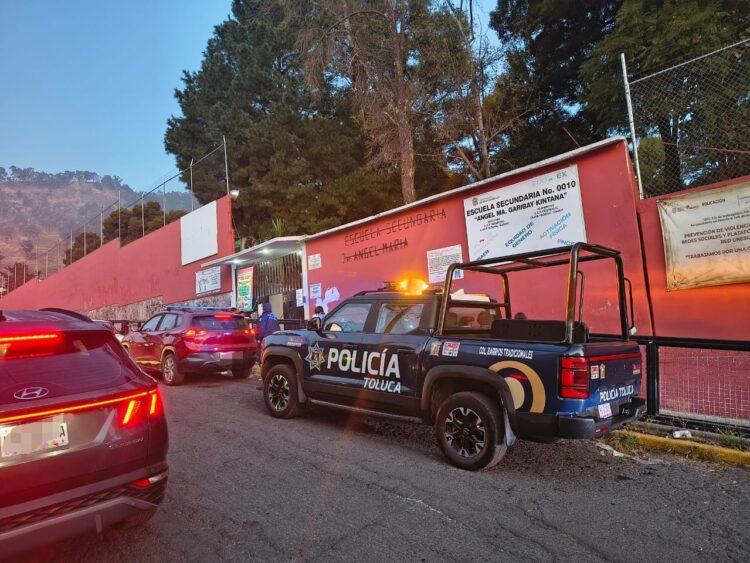 Continúa Toluca con operativo de “Sendero Seguro” en zonas escolares