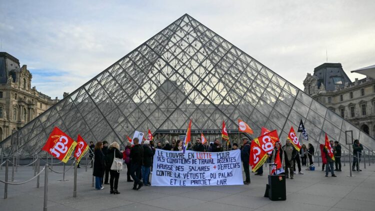 Louvre no abre sus puertas: huelga obliga al cierre del museo más visitado del mundo