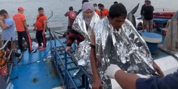 Al menos 18 muertos y 10 desaparecidos tras naufragio de transbordador en Filipinas
