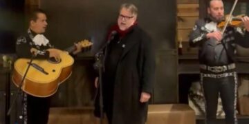 Guillermo del Toro sorprende en Sundance 2026 al cantar con mariachi